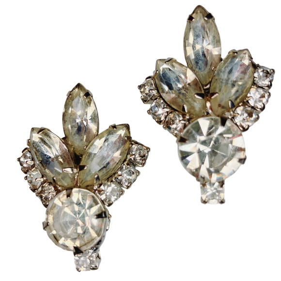 Vintage Mid Century Rhinestone Clip-On Earrings, Glam Prong Set Sparkly Jewelry - Picture 1 of 6